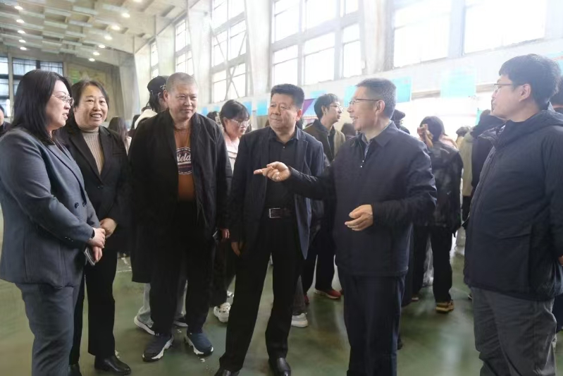 冯瑞银副校长带队调研E8体育官网招聘会